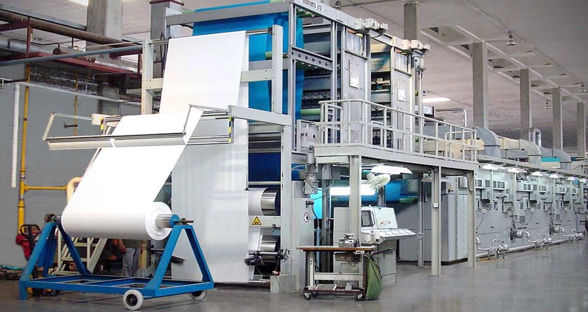 The production floor at Sapphire Mills, where woven fabrics powered by LYCRA® brand spandex solutions are produced.
