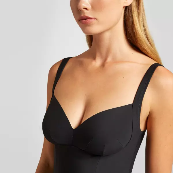 YAMAMAY Shapewear is made with Sensitive® Sculpt fabric with LYCRA® SHAPING technology for comfortable sculpting.