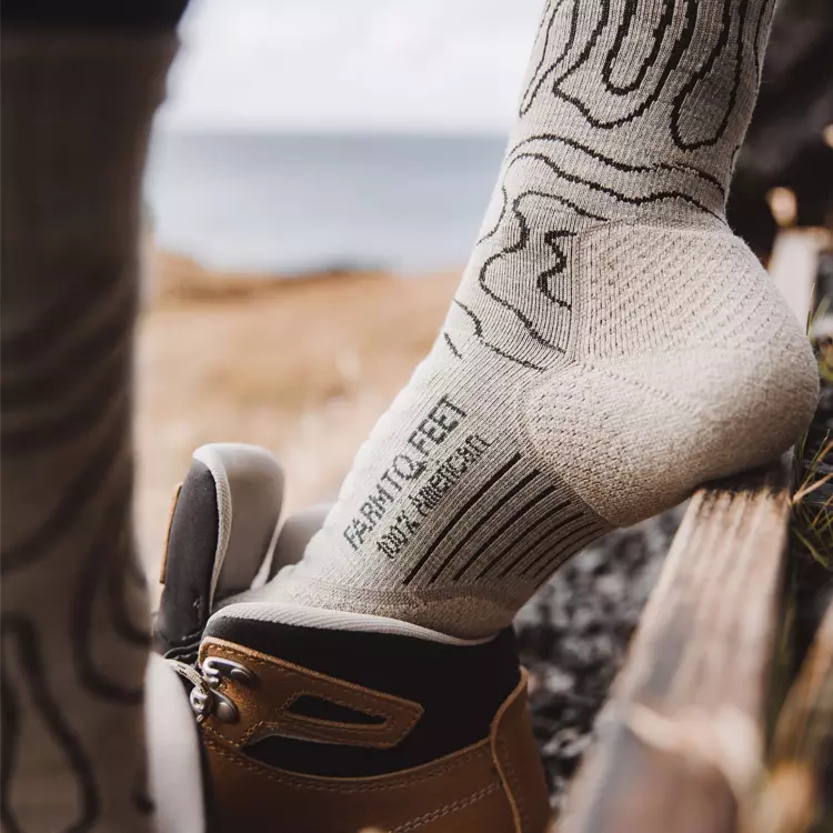  所有的Farm to Feet™ 高性能袜拥有一个100%美国供应链。在线购买。