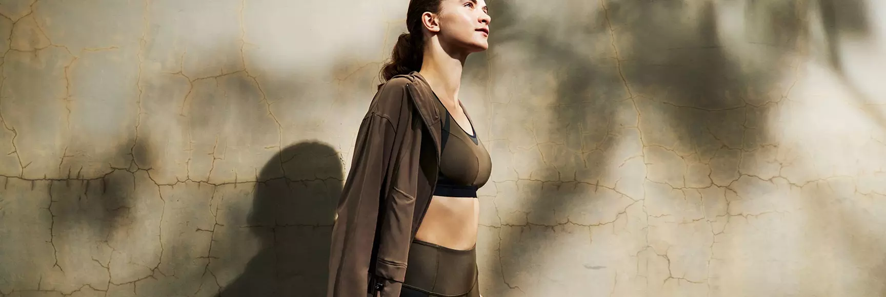 A woman models Danskin leggings and sport bra featuring LYCRA® FitSense™ technology from the “Move Skin” collection in Japan.